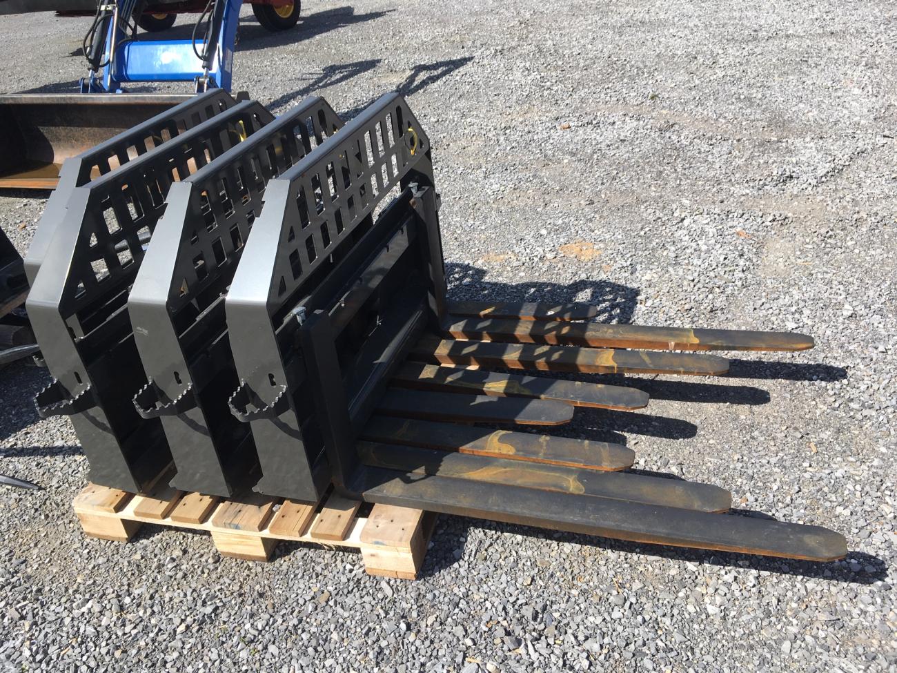 SKID-STEER PALLET FORKS 4,000 LB CAPACITY