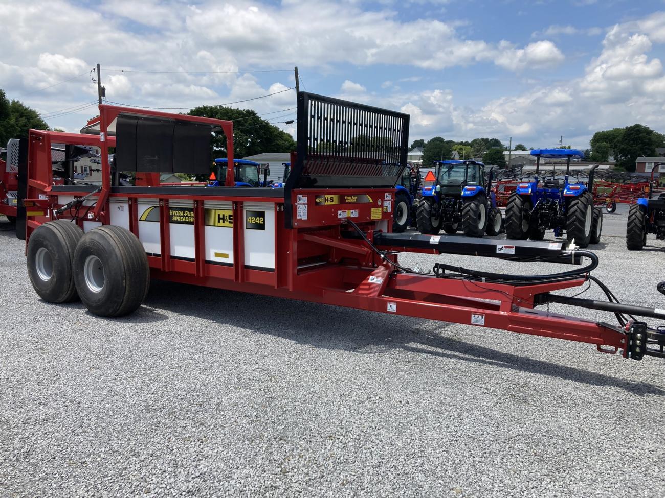 2024 H & S HPV4242 VERTICAL BEATER PUSH SPREADER