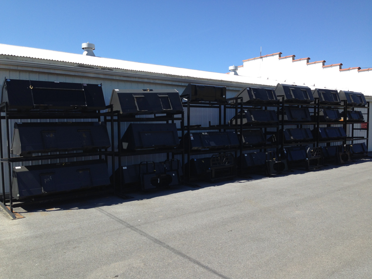 SKID-STEER BUCKETS