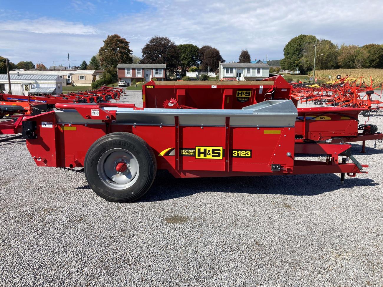 2023 H&S S3123 BOX SPREADER