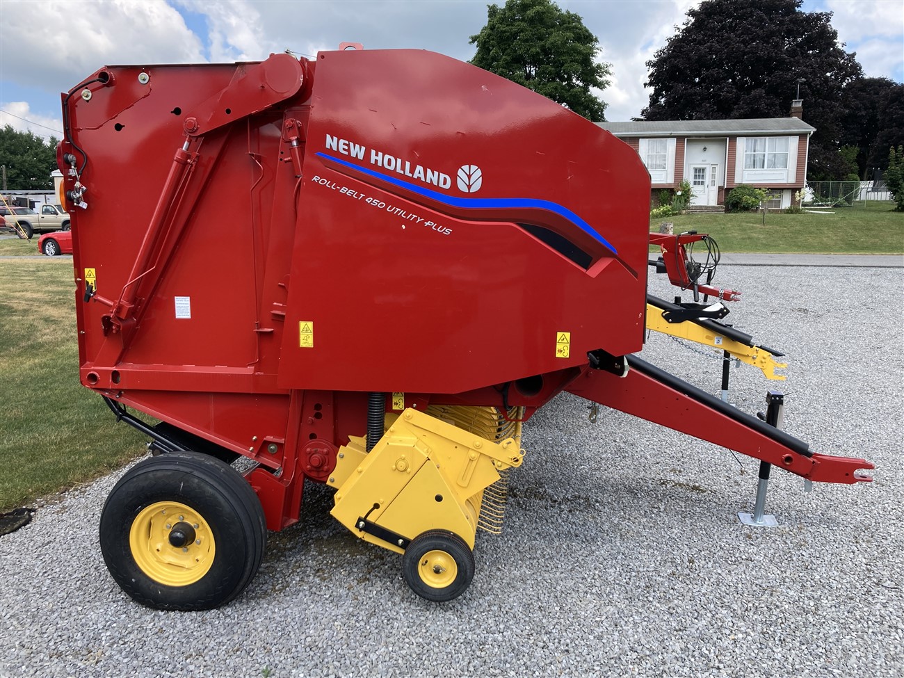 2023 NEW HOLLAND ROLL-BELT 450 UTILITY PLUS