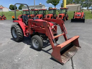 MAHINDRA 3015 - 1,360 HRS.