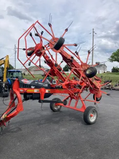 2016 KUHN GF7802T GII - Front Left