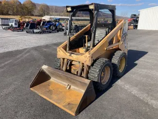 MUSTANG 2040 SKID-STEER - Front Left