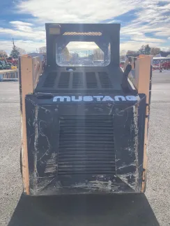 MUSTANG 2040 SKID-STEER - Back