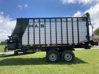 2022 H&S 7+4 FORAGE BOX - Side