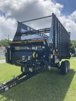 2022 H&S 7+4 FORAGE BOX