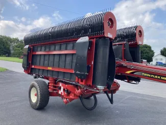 2023 H&S 6128 TWIN-FLEX HAY MERGER