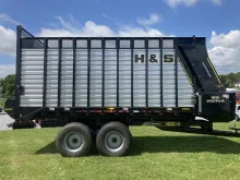 2022 H&S 7+4 FORAGE BOX